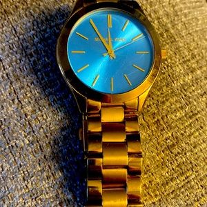 Nice blue from inside and good condition and color